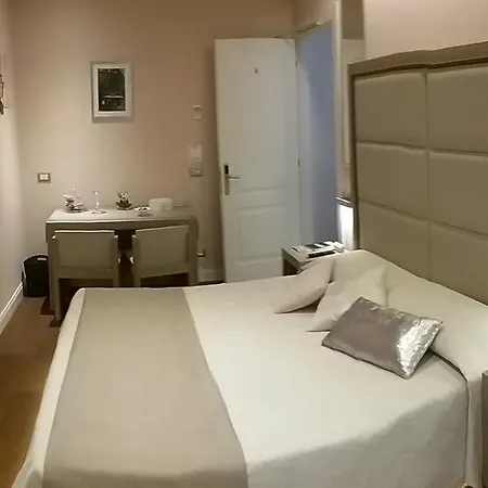 Domus Clara Pensión Roma