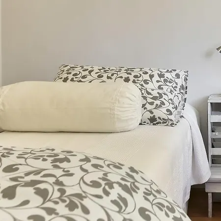 Maru Shelter Bed & Breakfast