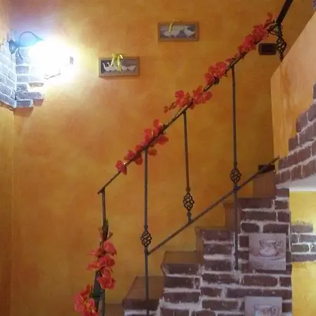 La Casetta Gialla Di Edoardo Apartment *