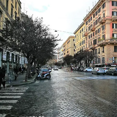Centrale San Pietro Apartment *