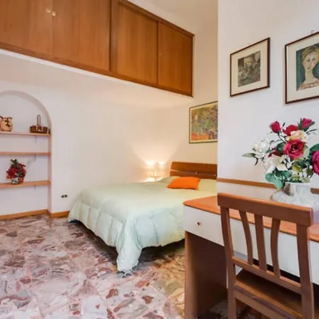Centrale San Pietro Apartment *