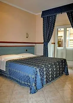 Hotell Planet 2*