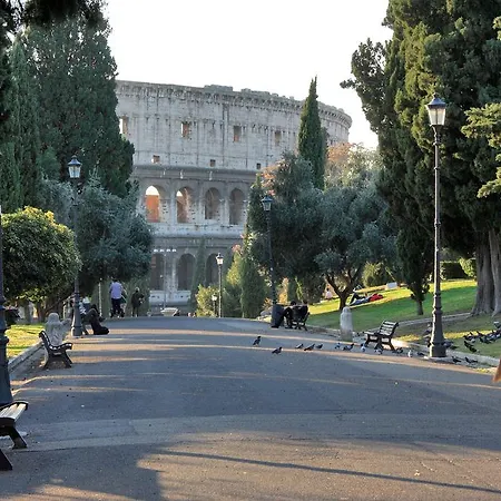 Charming Antonia 300 Mt From Colosseum Appartamento