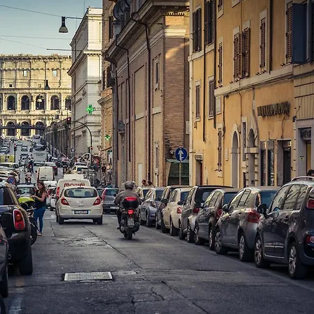 Via Dei Serpenti Apartment Rome
