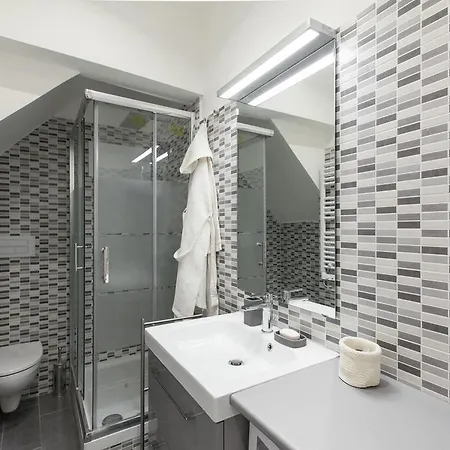 Urbana Lodge, Monti Appartement