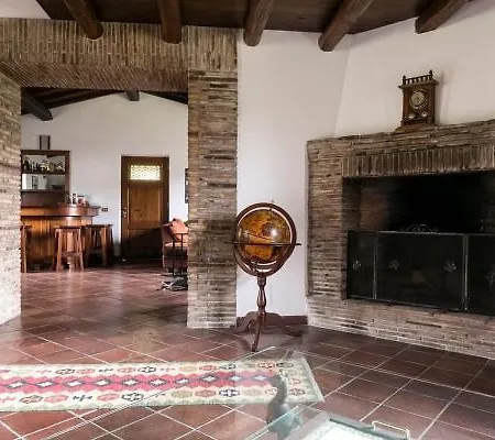 Capo Di Bove Villa