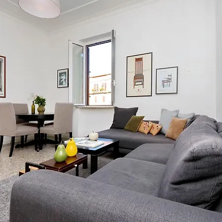 Piazza Capponi Apartment *