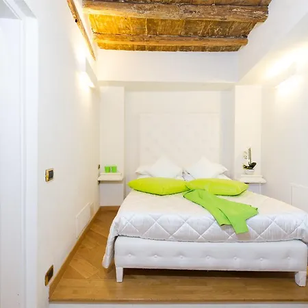 Bed & Breakfast Domus Spagna Capo Le Case 3*