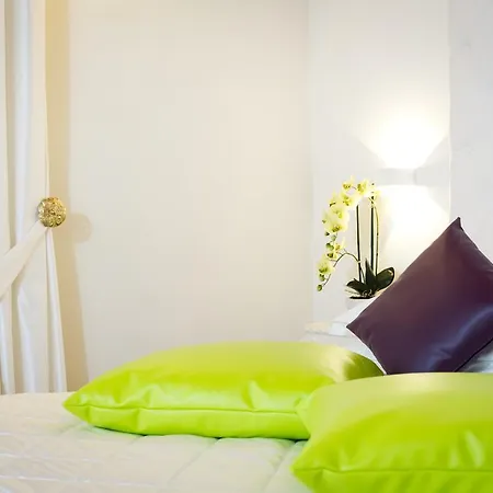 Domus Spagna Capo Le Case Bed & Breakfast 3*