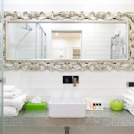 Domus Spagna Capo Le Case Bed & Breakfast