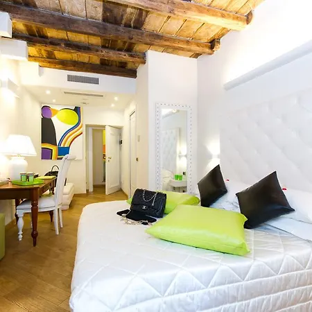 Domus Spagna Capo Le Case Bed & Breakfast
