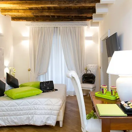 Domus Spagna Capo Le Case 3*