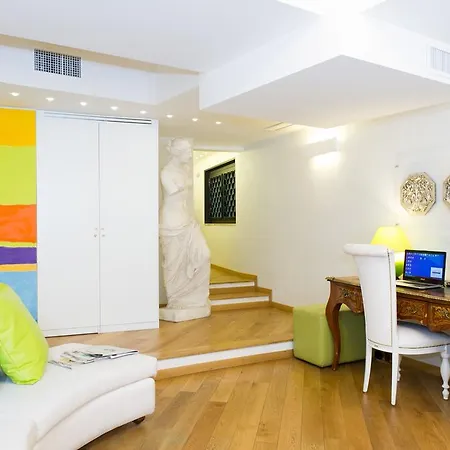 Domus Spagna Capo Le Case Bed & Breakfast 3*