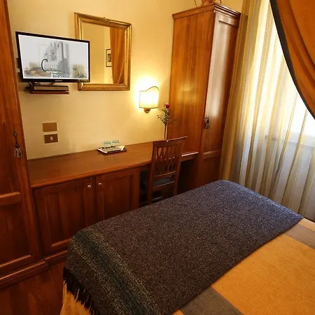 Al Colonnato Di San Pietro Bed & Breakfast 3*