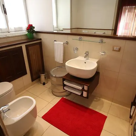 Al Colonnato Di San Pietro Bed & Breakfast 3*
