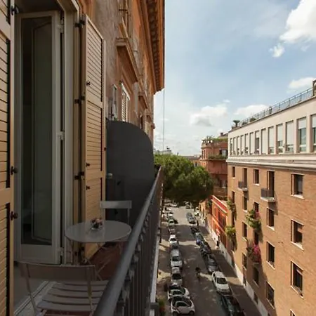 Colosseum Corner 2*