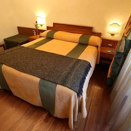 Al Colonnato Di San Pietro 3* Rome