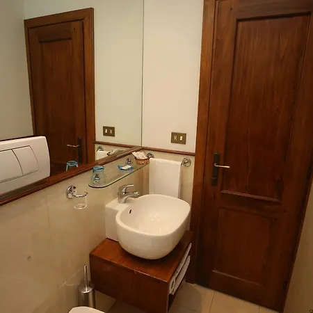 Al Colonnato Di San Pietro 3* Rome