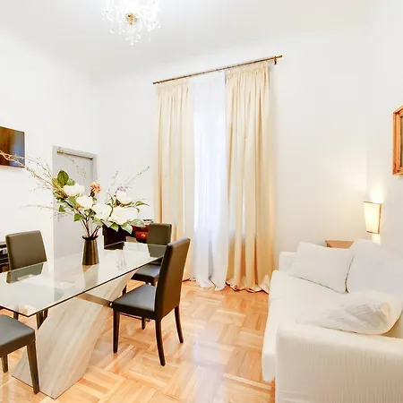 Affittacamere Queen Palace 2*
