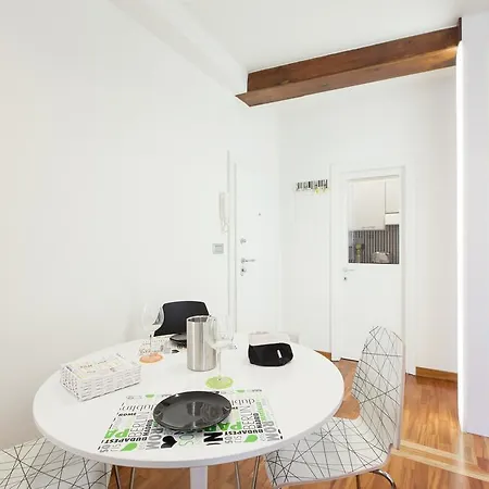 Urbana Lodge, Monti *