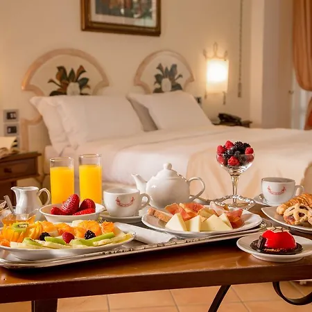 Hotel Shangri-la By Omnia