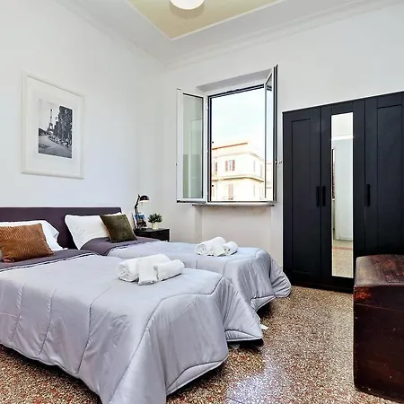 Apartment Piazza Capponi Rome