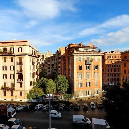 Piazza Capponi Apartment *