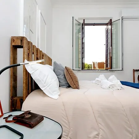 Piazza Capponi Apartment *