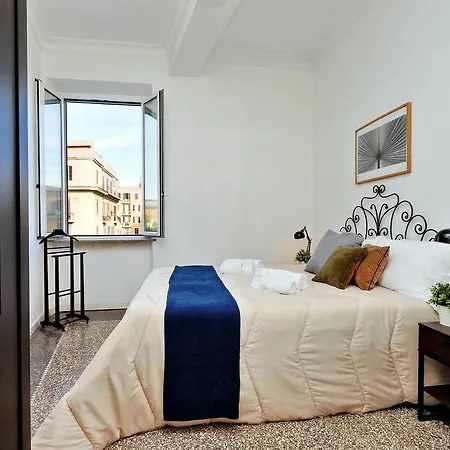 Piazza Capponi Apartment