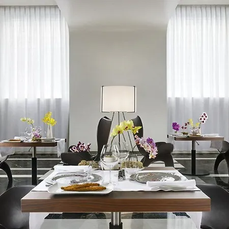 Palazzo Montemartini Rome, A Radisson Collection 5* Róma