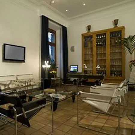 Hotel Cairoli
