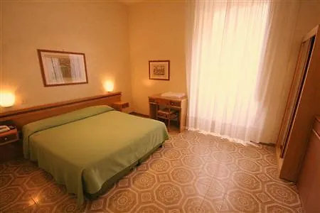 Embassy Hotel 3*