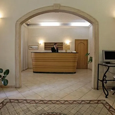 Hotel Embassy 3*