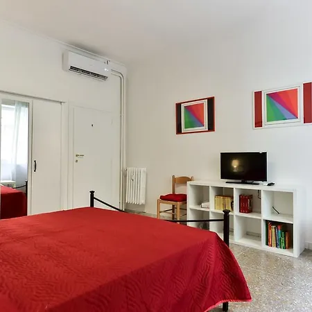 Apartment Red & White Vatican *