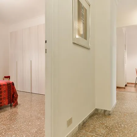 Apartment Red & White Vatican