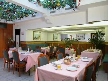 Flower Garden Otel