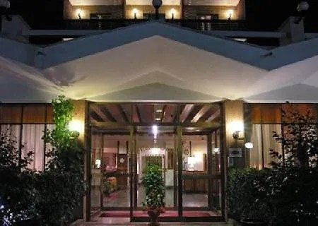 מלון Pinewood