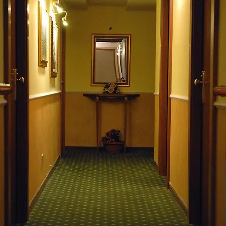 Aurora Garden Hotel 3*