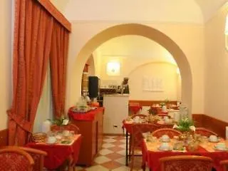 Romantica Hotell 3*