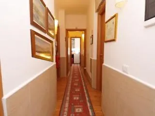 مبيت وإفطار سان بيتر روم 2*