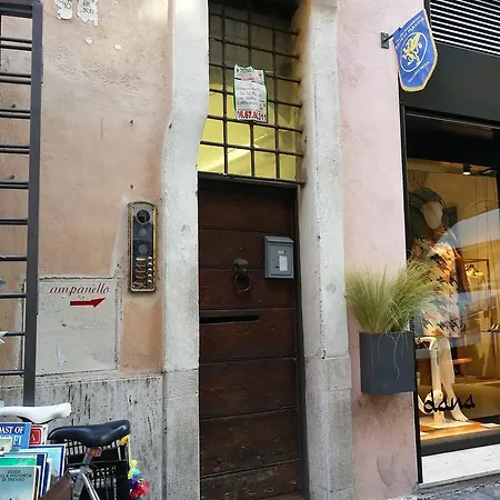 Domus Pellegrino 166 Affittacamere