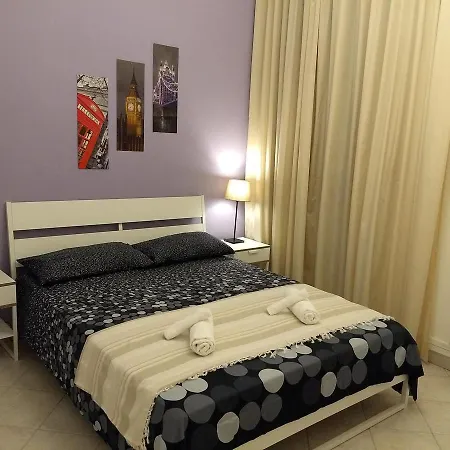 Amoraroma, Economy With Shared Bathrooms 3*