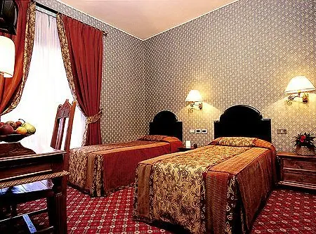 Hotel Grand Colony