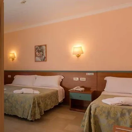 Center 3 Hotel 3*