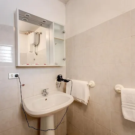 Buonarroti Nocleg ze śniadaniem 3*