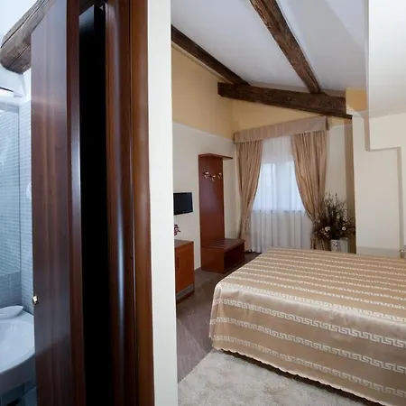 Tiburtina Metro Hotel 3*