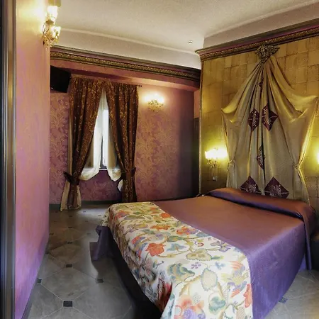 Antica Dimora Delle Cinque Lune Hotel