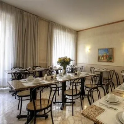 Hotel Embassy 3*