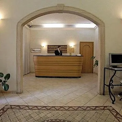 Embassy Hotel 3*