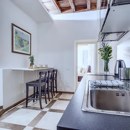Apartment Flats Via Delle Muratte 2mins To Trevi Fountain *